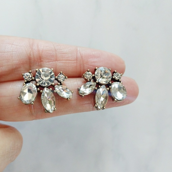 3/$25 Vintage Style Clear Crystal Earrings - Picture 5 of 7